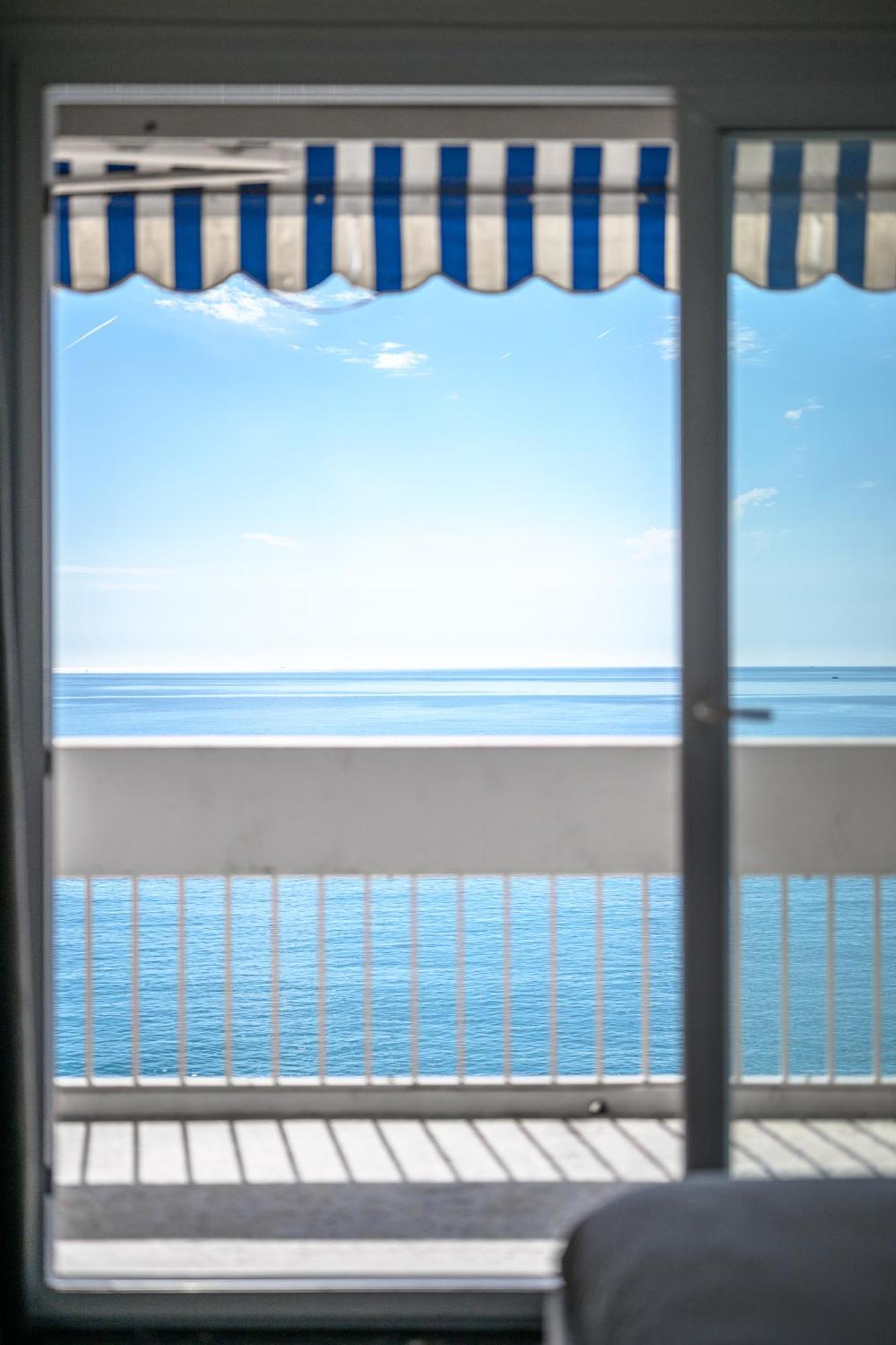 Le Panorama -Vue Exceptionnelle - Dernier Etage - Front De Mer Menton Dış mekan fotoğraf